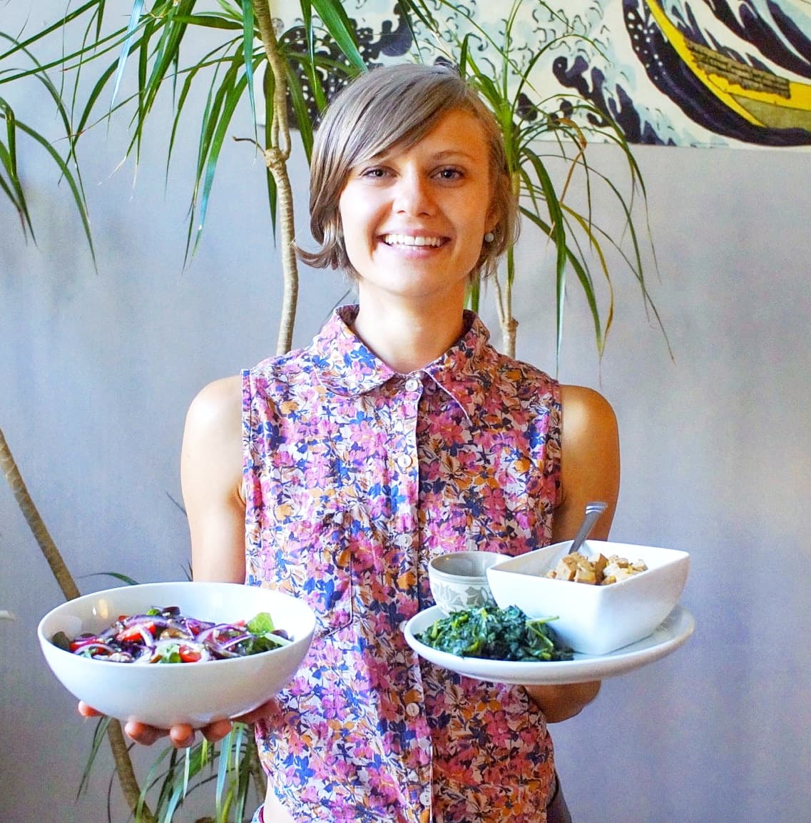 Headshot of autoimmune diet specialist, Caylee Clay.